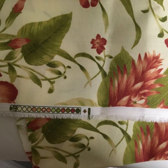 Robert Allen Fabric Large Print Floral Botanical Foilage Cream Green Red 4.75 Yd - Picture 3 of 5